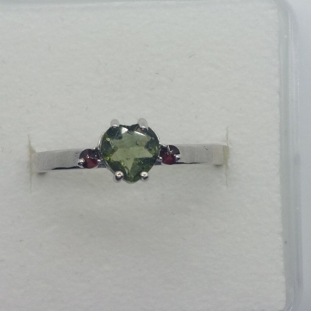 Ring Moldavite 6mm Heart with Garnet