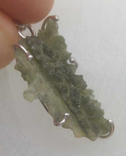 Load image into Gallery viewer, Besednice Moldavite Pendant 925 silver 15.0ct with Certificate of Authenticity
