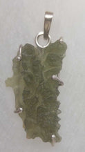 Load image into Gallery viewer, Besednice Moldavite Pendant 925 silver 15.0ct with Certificate of Authenticity
