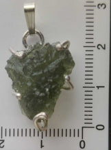 Load image into Gallery viewer, Besednice Moldavite Pendant 925 silver 17.5ct with Certificate of Authenticity
