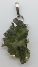 Load image into Gallery viewer, Besednice Moldavite Pendant 925 silver 13.0ct with Certificate of Authenticity
