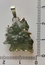 Load image into Gallery viewer, Besednice Moldavite Pendant 925 silver 15.0ct with Certificate of Authenticity
