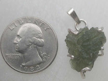 Load image into Gallery viewer, Besednice Moldavite Pendant 925 silver 17.5ct with Certificate of Authenticity
