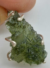 Load image into Gallery viewer, Besednice Moldavite Pendant 925 silver 14.0ct with Certificate of Authenticity
