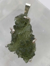 Load image into Gallery viewer, Besednice Moldavite Pendant 925 silver 14.0ct with Certificate of Authenticity
