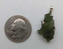 Load image into Gallery viewer, Besednice Moldavite Pendant 925 silver 14.0ct with Certificate of Authenticity
