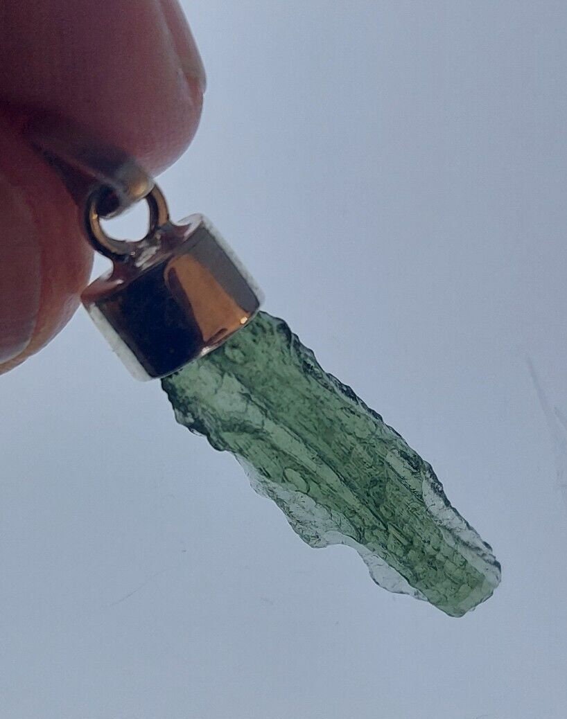 Moldavite pendant 11.5ct 925 silver cap bail  with certificate of authenticity