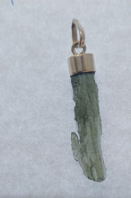 Load image into Gallery viewer, Moldavite pendant 11.5ct 925 silver cap bail  with certificate of authenticity
