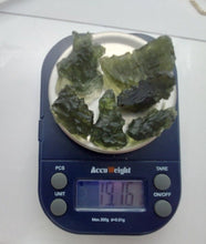 Load image into Gallery viewer, Moldavite 6 pcs Besednice regular grade 19.16grams certificate of authenticity
