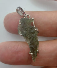 Load image into Gallery viewer, Besednice Moldavite Pendant 925 silver Garnet Bail 15.5ct with Certificate of Authenticity
