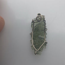 Load image into Gallery viewer, Besednice Moldavite Pendant 925 silver  16.0ct with Certificate of Authenticity
