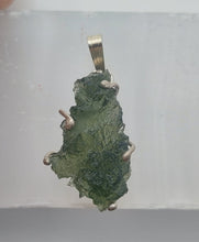 Load image into Gallery viewer, Besednice Moldavite Pendant 925 silver  14.25ct with Certificate of Authenticity
