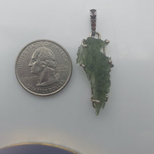 Load image into Gallery viewer, Besednice Moldavite Pendant 925 silver Garnet Bail 15.5ct with Certificate of Authenticity
