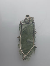 Load image into Gallery viewer, Besednice Moldavite Pendant 925 silver  16.0ct with Certificate of Authenticity
