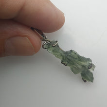 Load image into Gallery viewer, Besednice Moldavite Pendant 925 silver  9.35ct with Certificate of Authenticity
