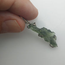 Load image into Gallery viewer, Besednice Moldavite Pendant 925 silver  9.35ct with Certificate of Authenticity
